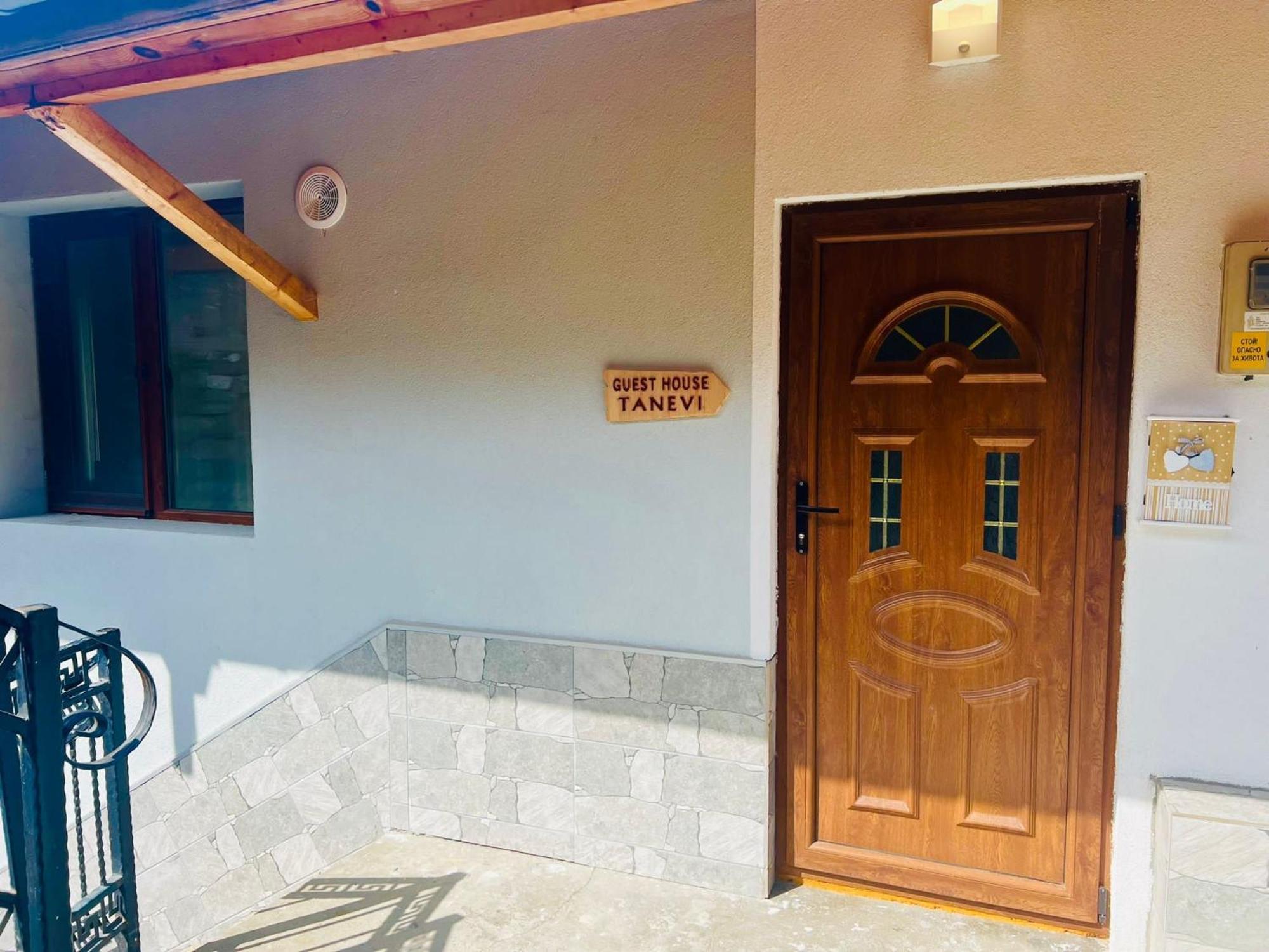 Guest House Tanevi Devin Bagian luar foto
